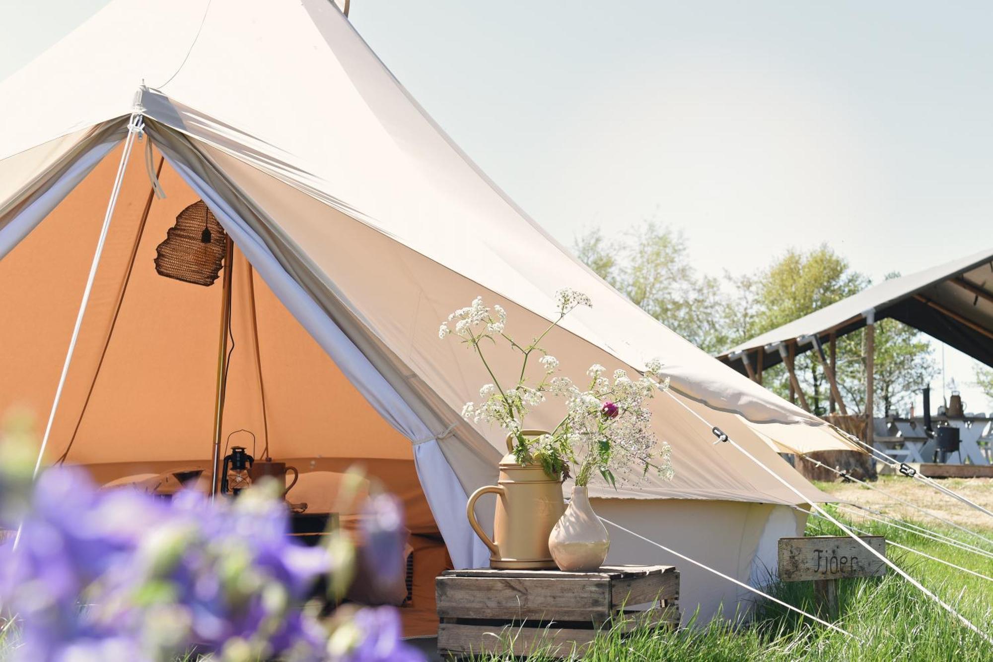 Smuk Lytse Bell Tent Echtenerbrug Ngoại thất bức ảnh